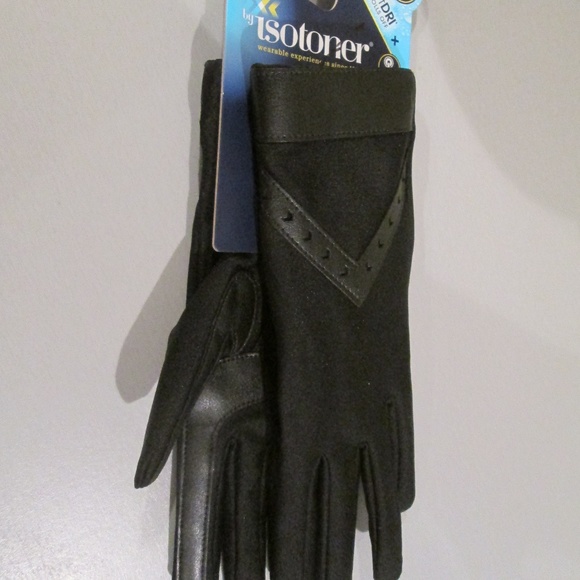 isotoner Accessories - NWT Isotoner Black Chevron Smart Dri Touch Gloves isotoner Accessories - NWT Isotoner Black Chevron Smart Dri Touch Gloves